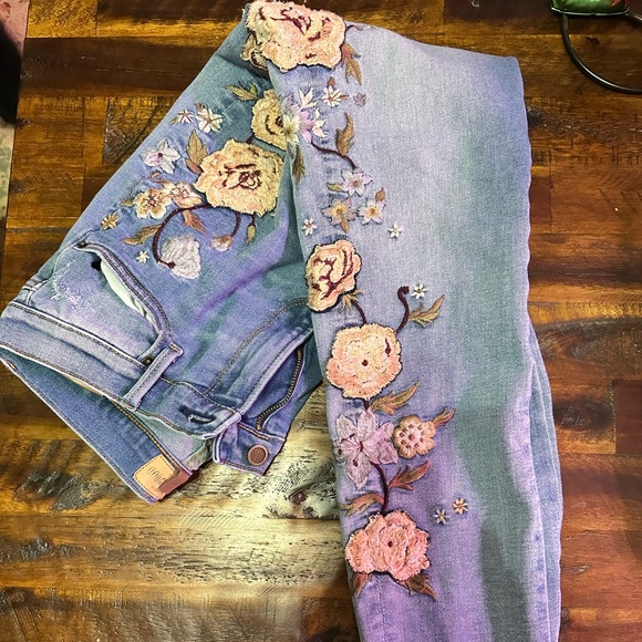 Driftwood Jackie Jeans with embroidered flowers Size 29 - Picture 2 of 6